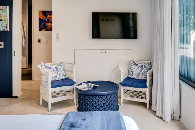Coral Sea in camps bay – photo 26