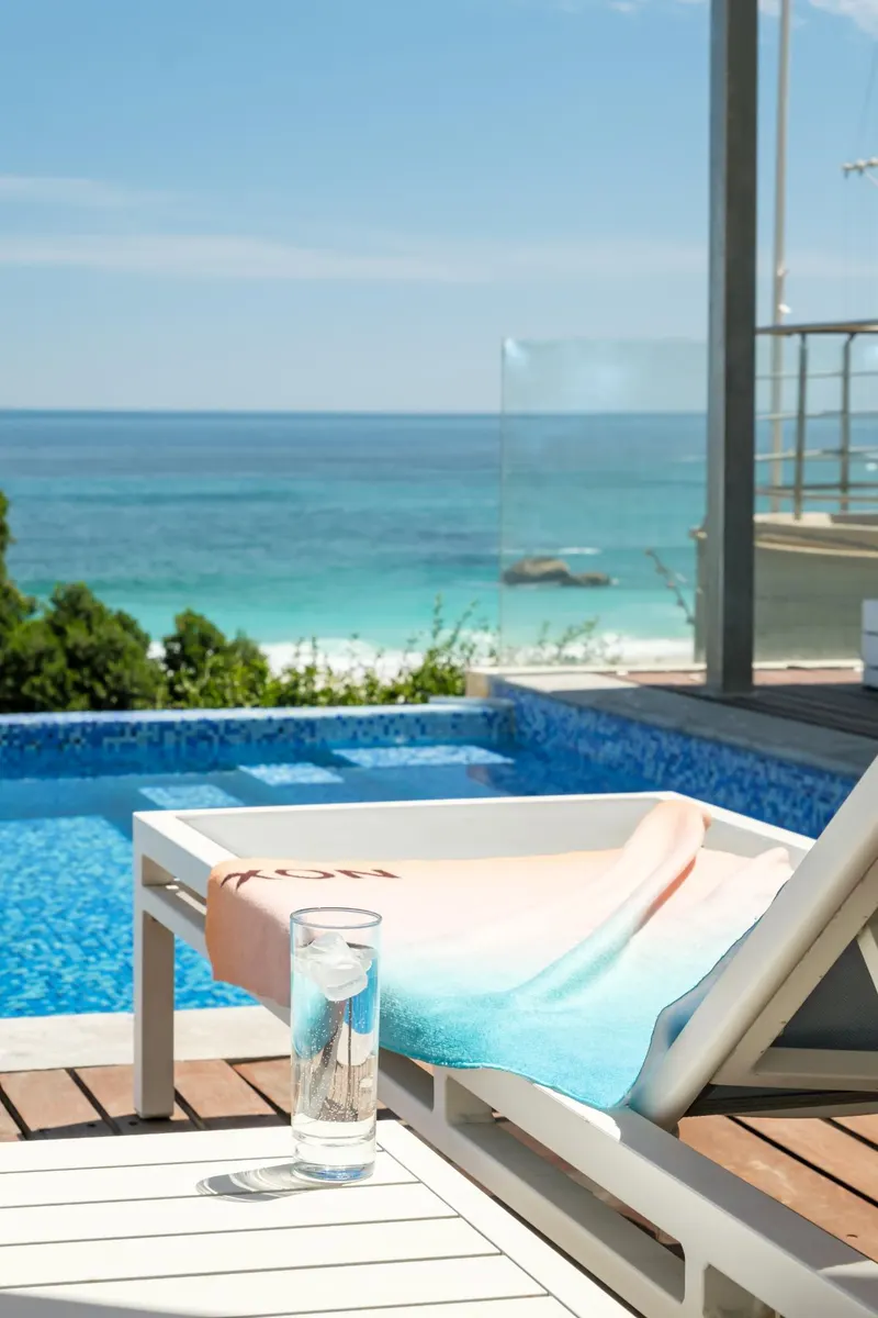 Villa Bleu Blanc in Camps Bay – photo 17