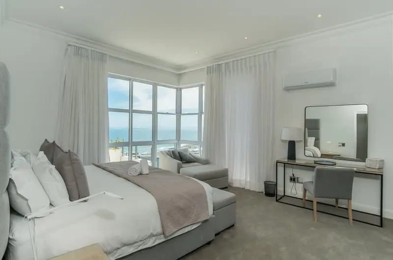 Ocean View Elegance in Bantry Bay – photo 24
