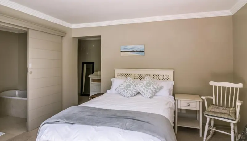 Constantia Villa in Constantia Heights – photo 17