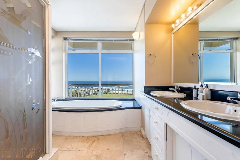Tree Villa in Camps Bay – photo 30