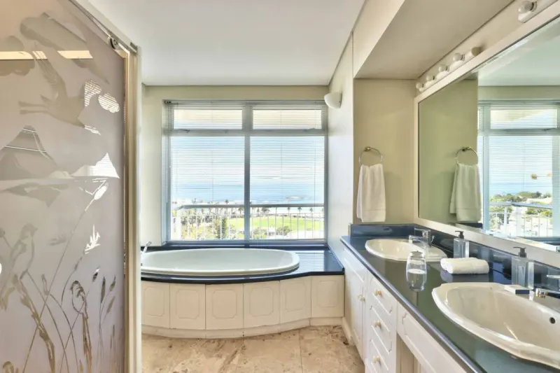 Tree Rd Villa in Camps Bay – photo 55
