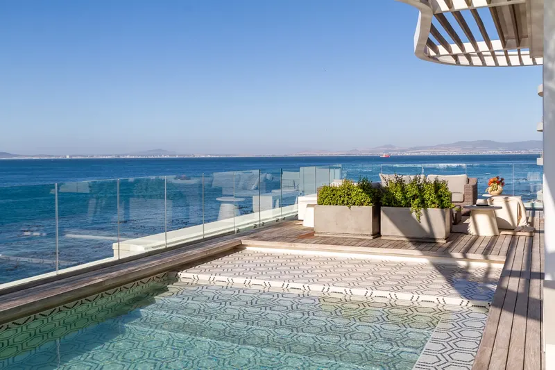 East West Penthouse in Mouille Point – photo 30