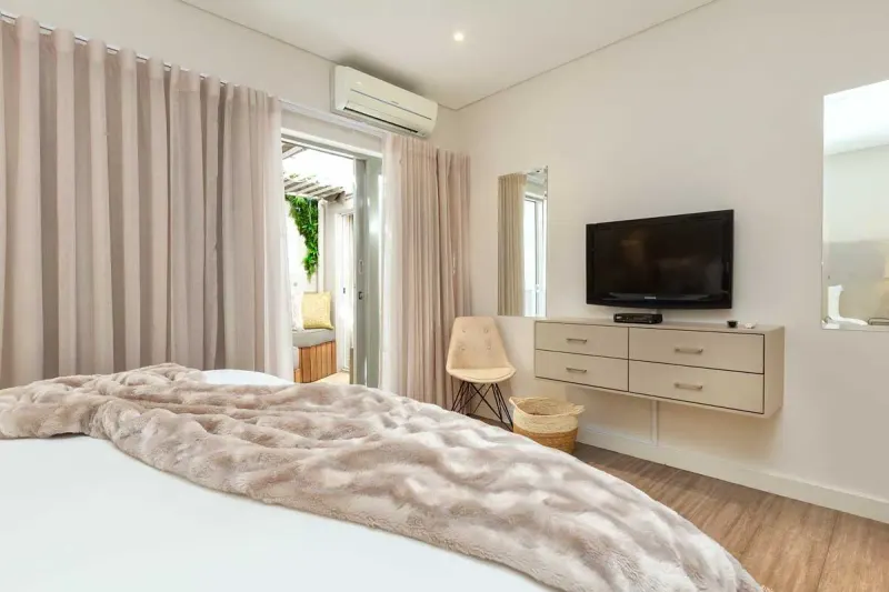 Serenity Bay in Bantry Bay – photo 30