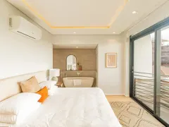 9 on S Penthouse in Three Anchor Bay – photo 8 thumbnail
