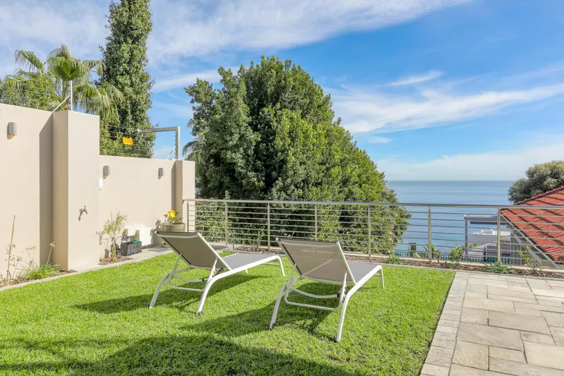 Lisburn On Clifton Beach House
