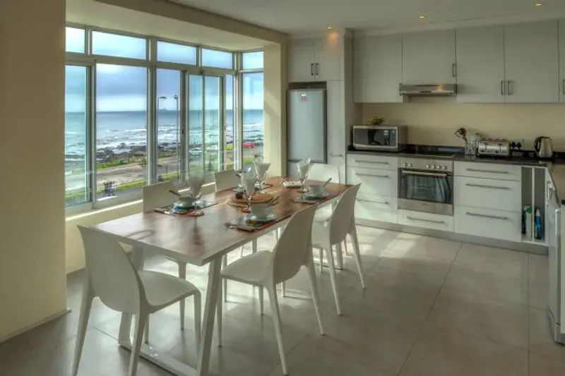 Mouille Point Sea Views Apartment in Mouille Point – photo 3