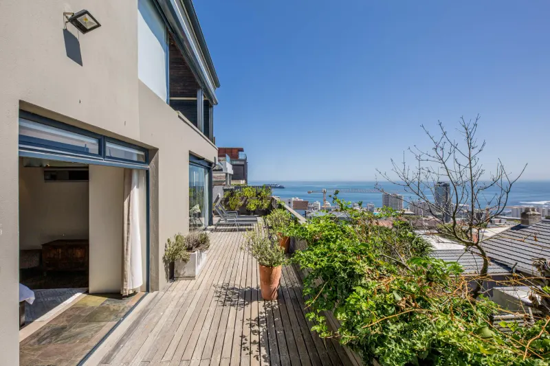 Rhine Stone in Sea point – photo 1