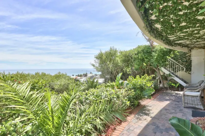 Tree Rd Villa in Camps Bay – photo 21
