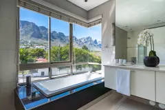 Amara Lincoln in Camps Bay – photo 42 thumbnail