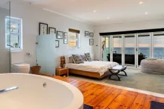 42 on Victoria - Camps Bay beach bungalow in Bakoven – photo 21 thumbnail