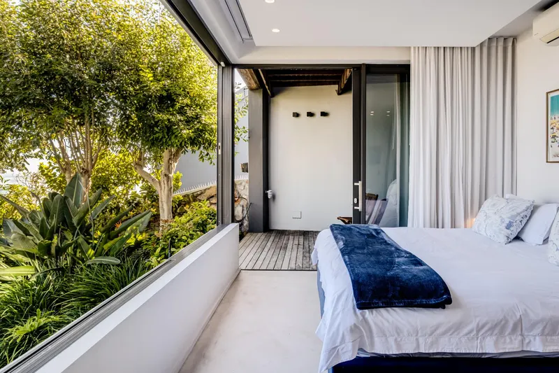 Coral Sea in camps bay – photo 25