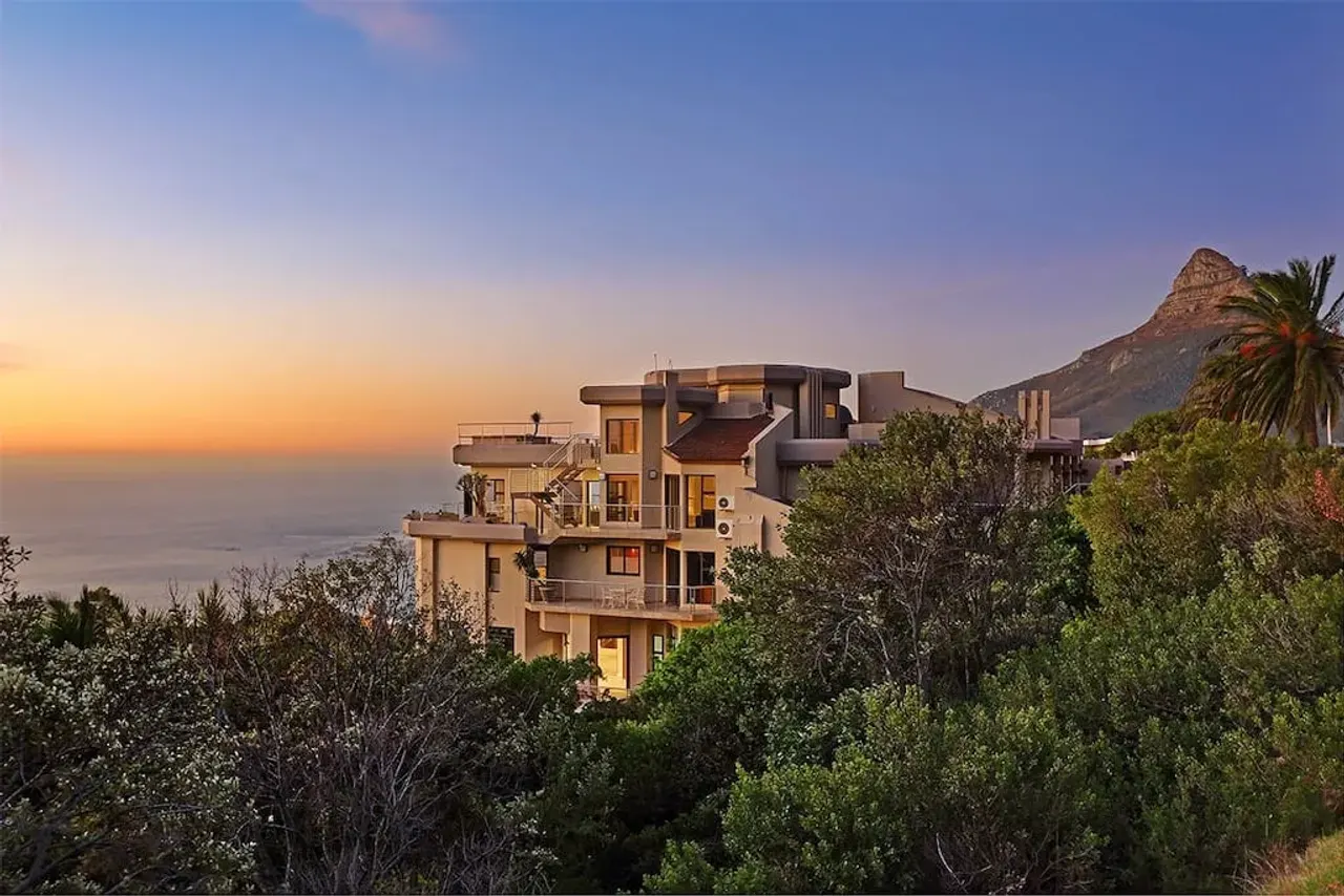 Camps Bay Retreat Villa in Bakoven