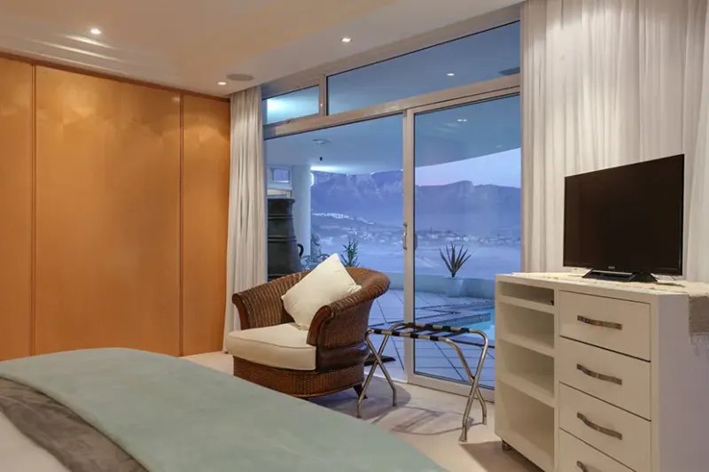 Cap De Afrique in Camps Bay – photo 9