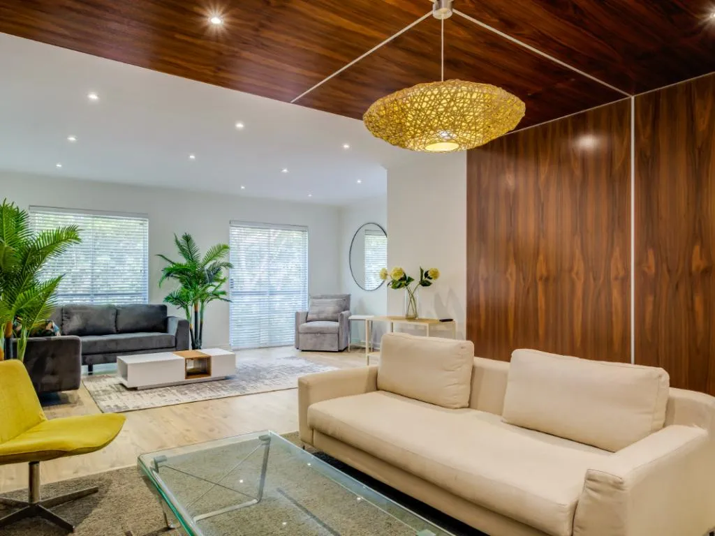 property_ca92c680-5ad4-45a4-a445-95f9006e3bed_6