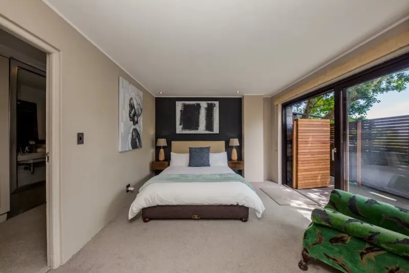 17 Geneva Lower in Camps Bay – photo 1