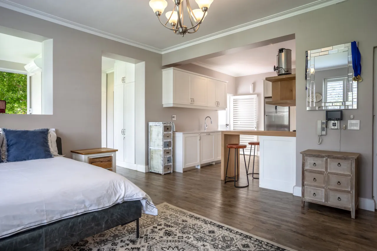 property_cb85f23a-2c3a-4abd-ac8c-8d7e574ec9f6_13