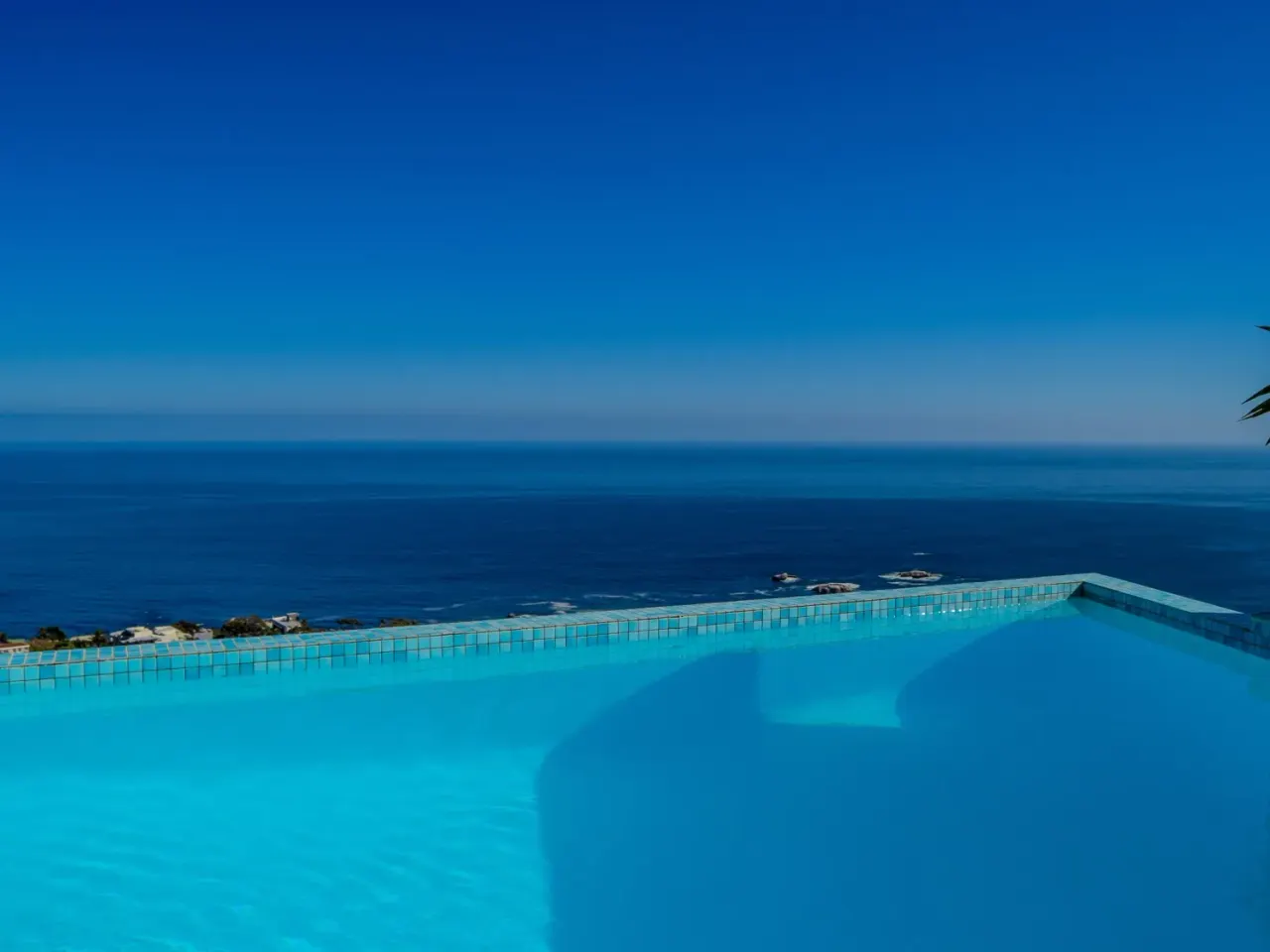 Oceanscape Camps Bay in Bakoven