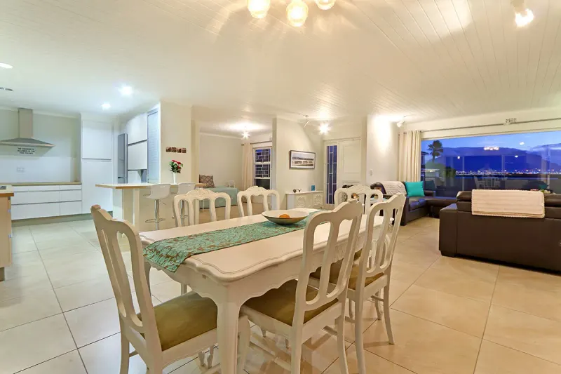 Pentz Drive Villa in Flamingo Vlei – photo 4