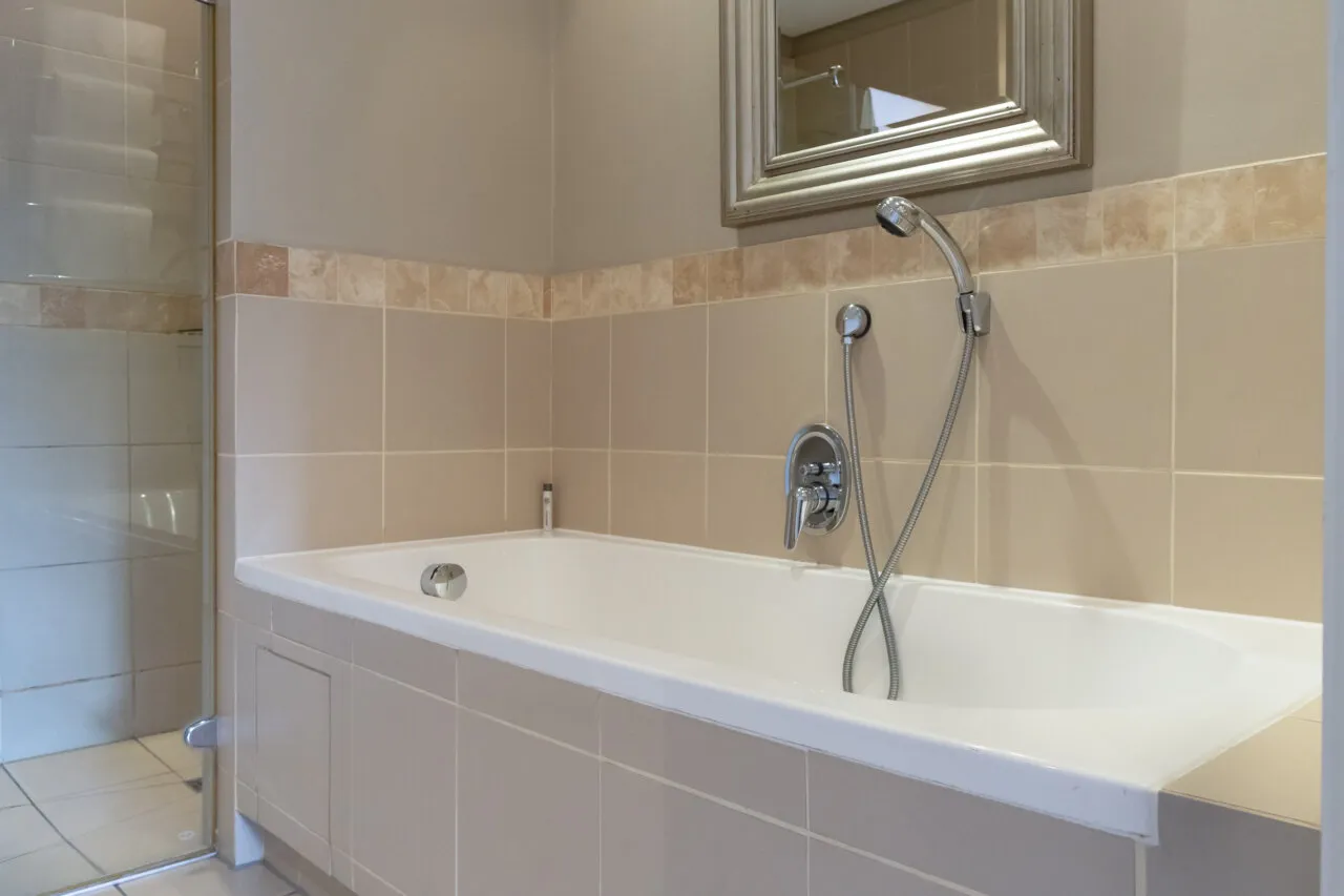 property_ccf9510d-36c1-4386-9975-b37e94a75992_19
