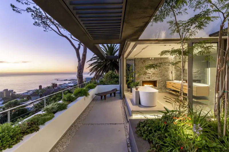 Montana Ruby in Camps Bay – photo 3