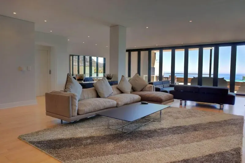 Medburn Views Penthouse in Camps Bay – photo 5