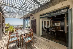 Rhine Stone in Sea point – photo 9 thumbnail