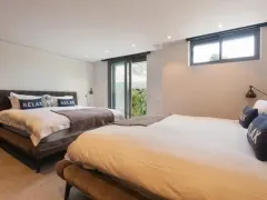 8 Glen Beach Villa in Camps Bay – photo 3 thumbnail