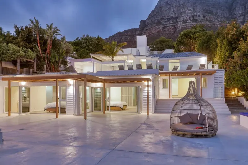 TWO VIEWS (CB155) in Camps Bay – photo 55
