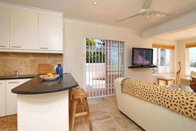 Ingleside Apartment in Camps Bay – photo 6