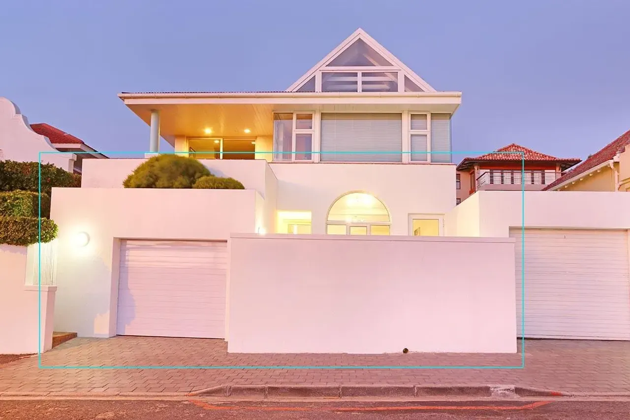 Camps Bay Beach Apartment in Camps Bay