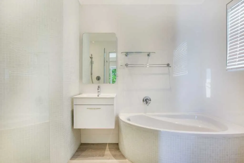 property_d08fc999-c9ba-42aa-82f5-52577c7e2ee4_9