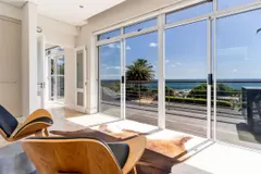 Sunset Cove Apartment in Camps Bay – photo 1 thumbnail