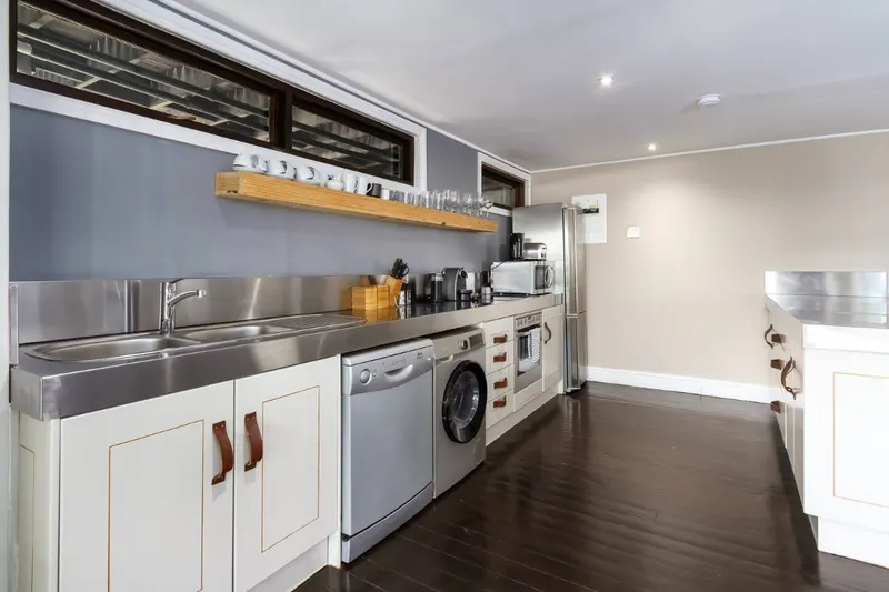 17 Geneva Middle in Camps Bay – photo 3