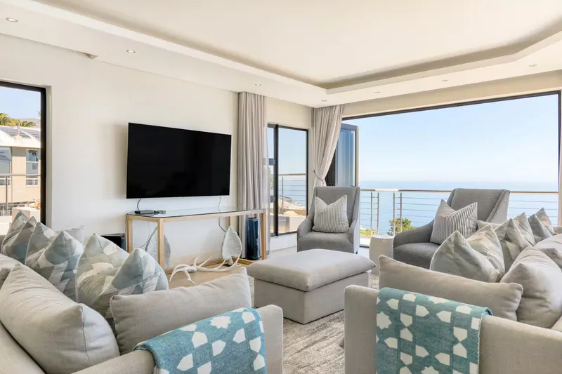 Camps Bay Retreat Villa in Bakoven – photo 17