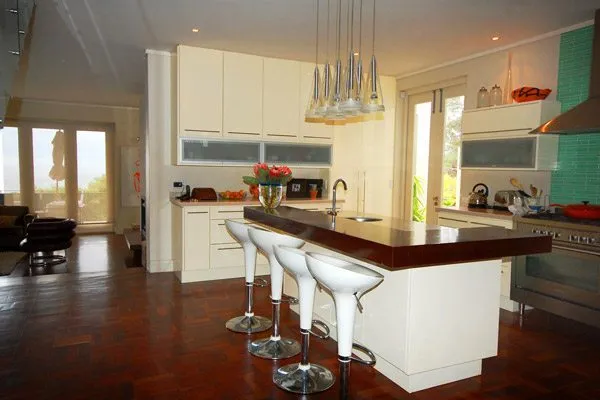 property_d228033e-ddf9-4196-910c-f1d42992f94e_9