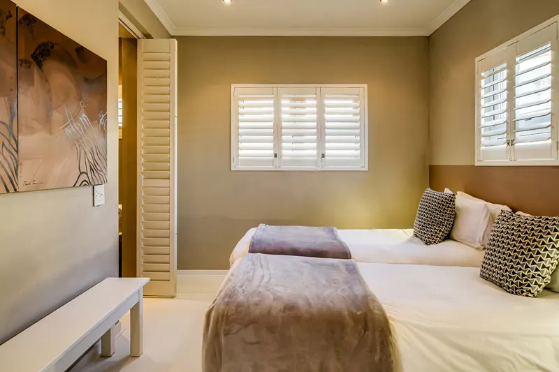 Calico in camps bay – photo 19