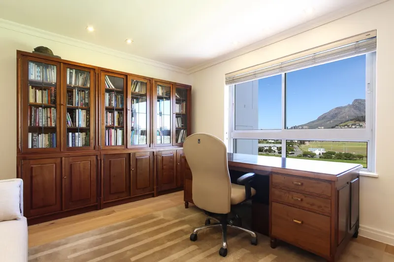 Belle Vista Penthouse in Mouille Point – photo 33
