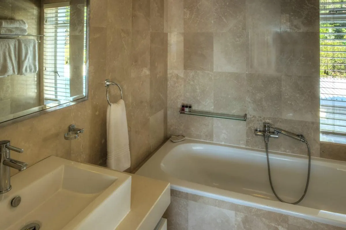 property_d48d7353-68c7-46a9-b95f-01094f29e3de_2