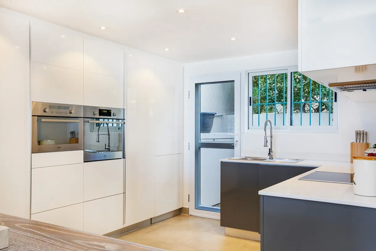 property_d4c5658f-45bd-40a5-9e9e-8cfe3e84fa71_9