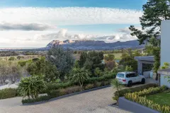 Manas Villa in Constantia – photo 18 thumbnail
