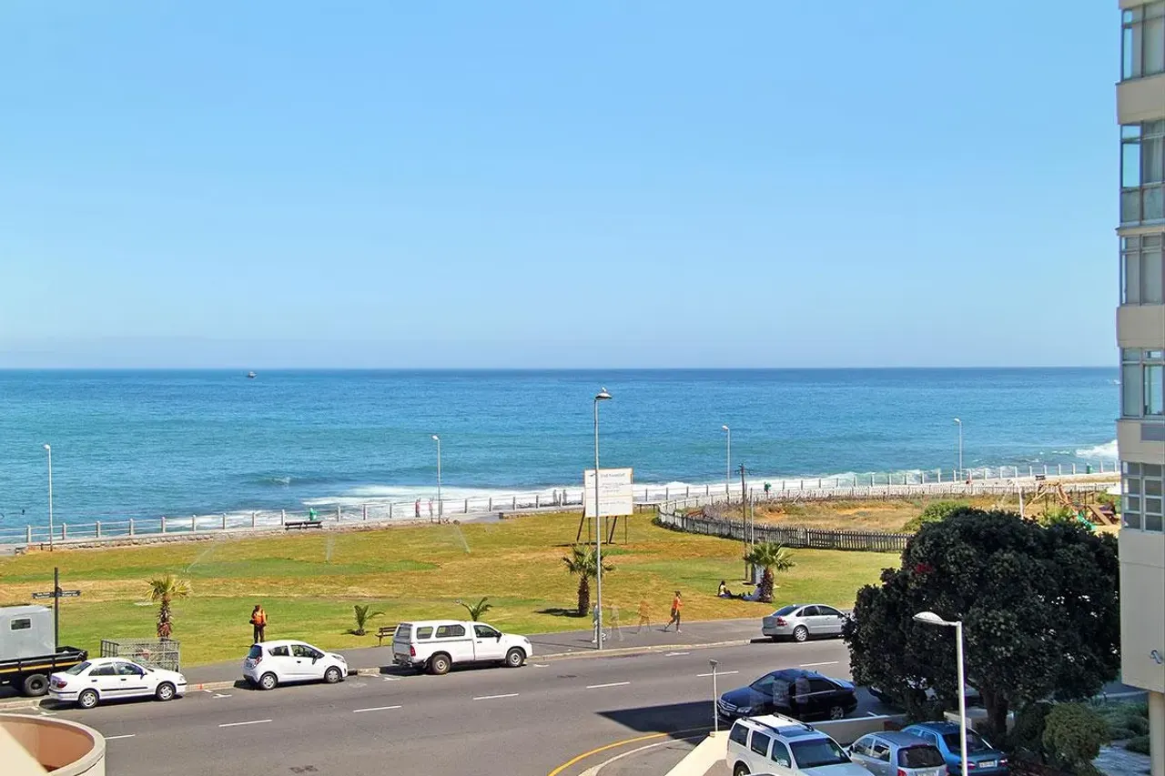 Mouille Point Bass Note in Bishopscourt