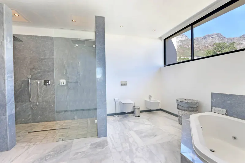 20 Finchley Villa in Camps Bay – photo 15