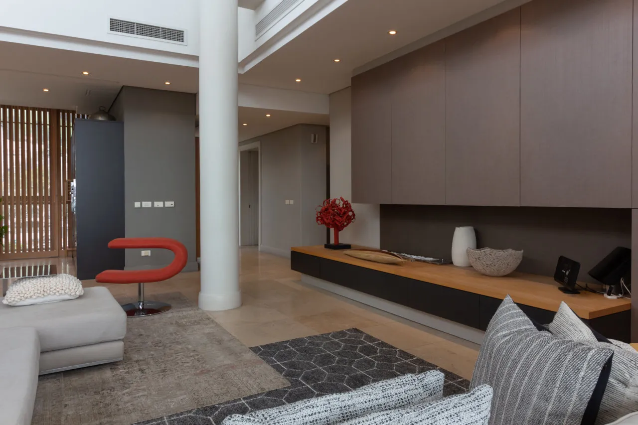 property_d6d9fc9e-c697-4e3f-8b07-b6e1fb671641_4