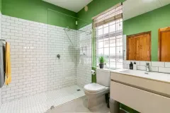 42 on Victoria - Camps Bay beach bungalow in Bakoven – photo 3 thumbnail