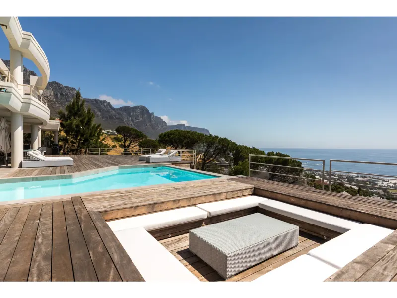 Geneva Sunsets in Camps Bay – photo 1