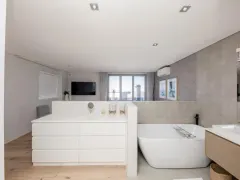 Penthouse on B in Green Point – photo 3 thumbnail