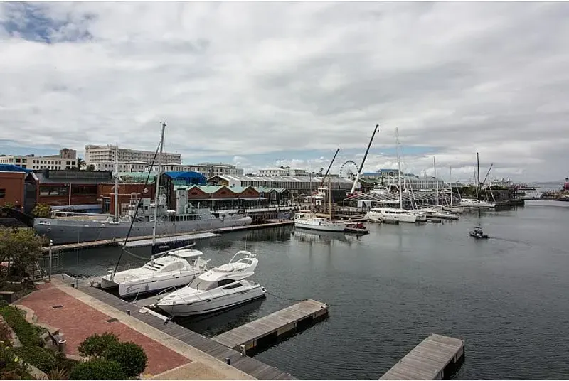 Pembroke 203 in V&A Waterfront – photo 19