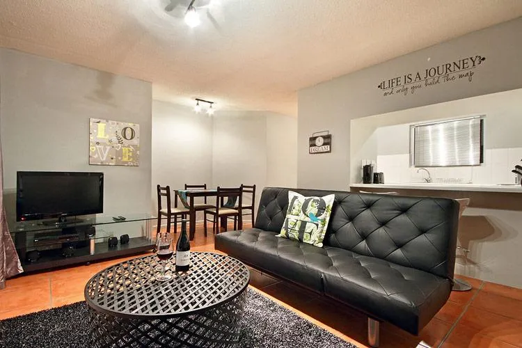 property_d9617837-7ebd-445e-b6b9-8dc67ebd54cb_7