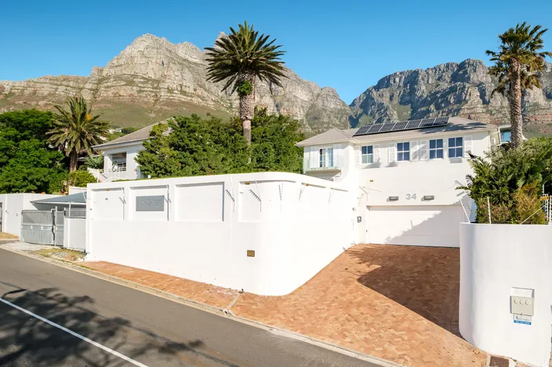 Villa Galazzio  in Camps Bay – photo 34